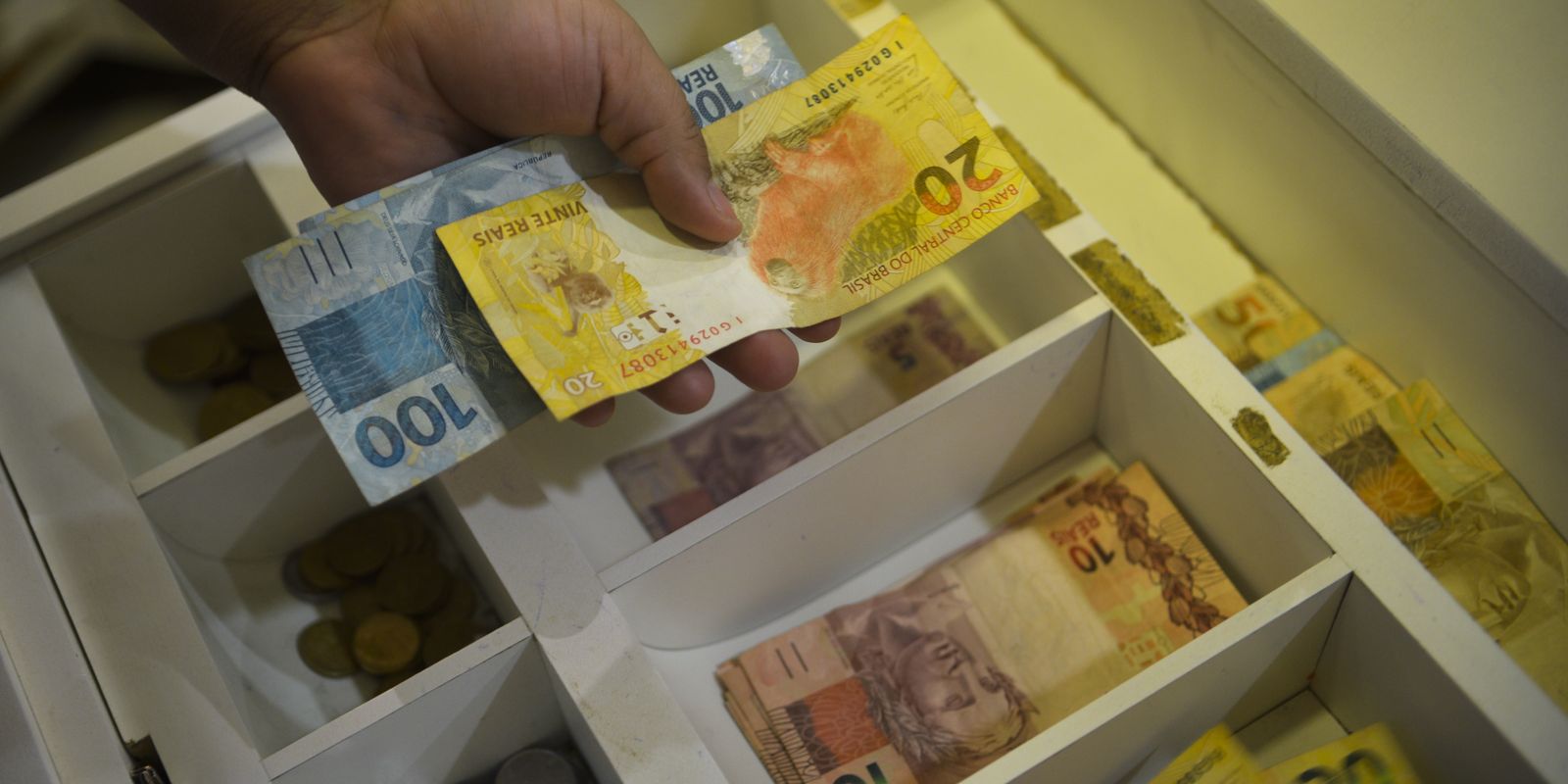 inflacao-usada-para-corrigir-salarios-acumula-4,11%-em-12-meses