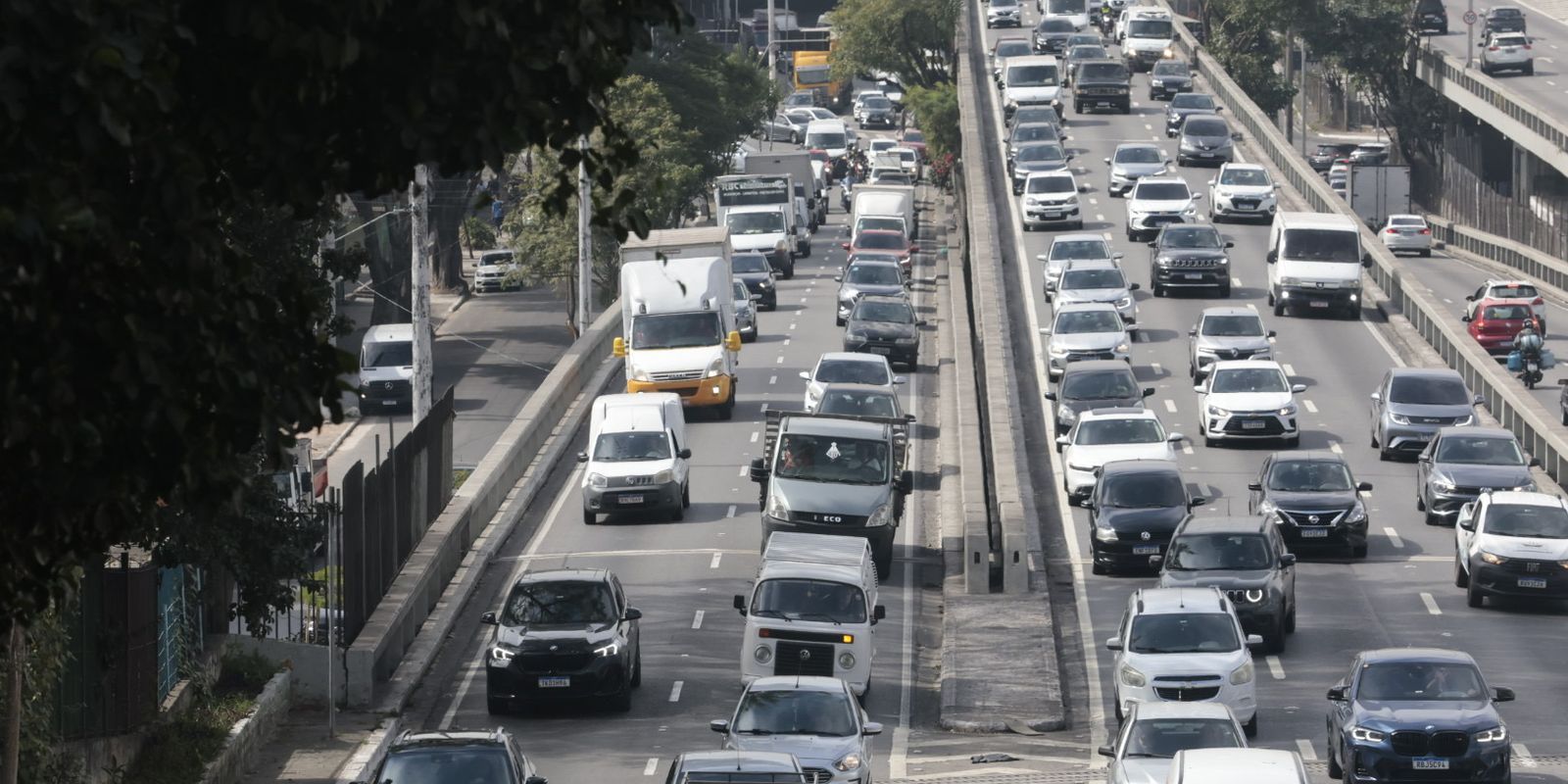 paralisacao-de-trens-causa-congestionamento-nas-ruas-de-sp