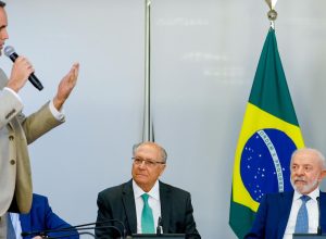 lula-assina-mp-e-zera-“taxa-das-blusinhas”